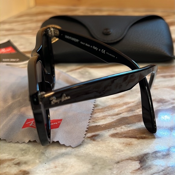 Womens Ray-Ban Wayfarer Sunglasses - Picture 3 of 7